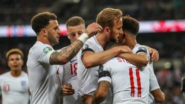 Пять лет назад издание BBC попыталось угадать, каким будет основной состав сборной Англии на Евро-2020. По многим позициям журналисты попали в точку, но некоторых игроков, которые сейчас являются основными, тогда даже не было в профессиональном футболе.
