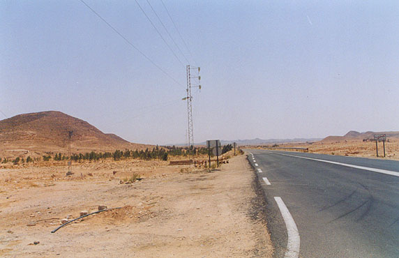 Автомобильная дорога в Тунисе. Фото из открытого источника.