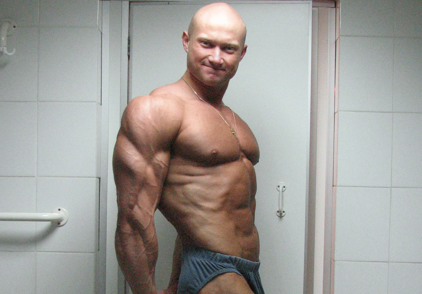 Трицепс делает руку визуально более мощной, он дает 2/3 объема вашей руке