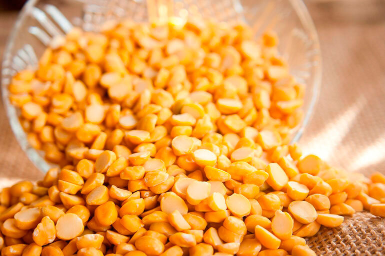 Сначала программа выяснит про пользу чечевицы у врачей. Затем её авторы принесут разную чечевицу на кухню к шеф-повару и попросят рассказать, какое блюдо из какой чечевицы лучше всего получится. А ведущий Михаил Мамаев с Еленой Мясниковой расскажет, как её выбрать. Эксперты советуют: чтобы польза от чечевицы была максимальной, её нужно есть с овощами. 
 

Фото pixabay.com
