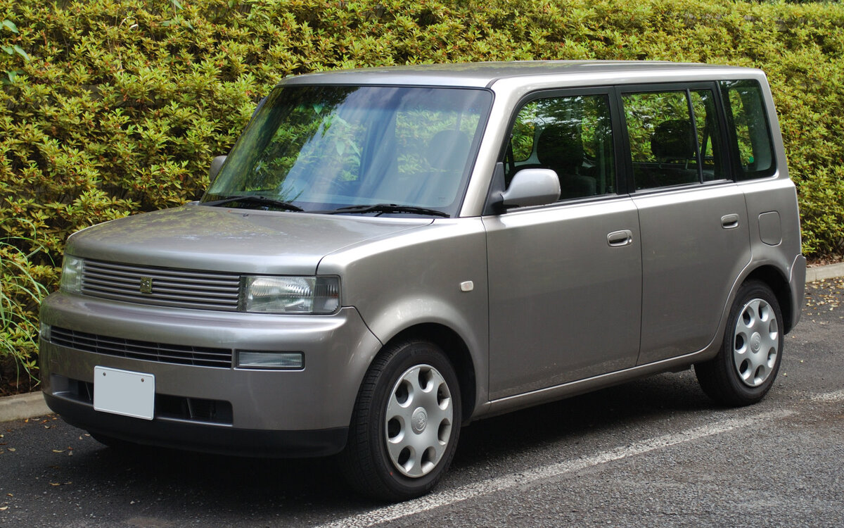 Toyota bB 2000 год