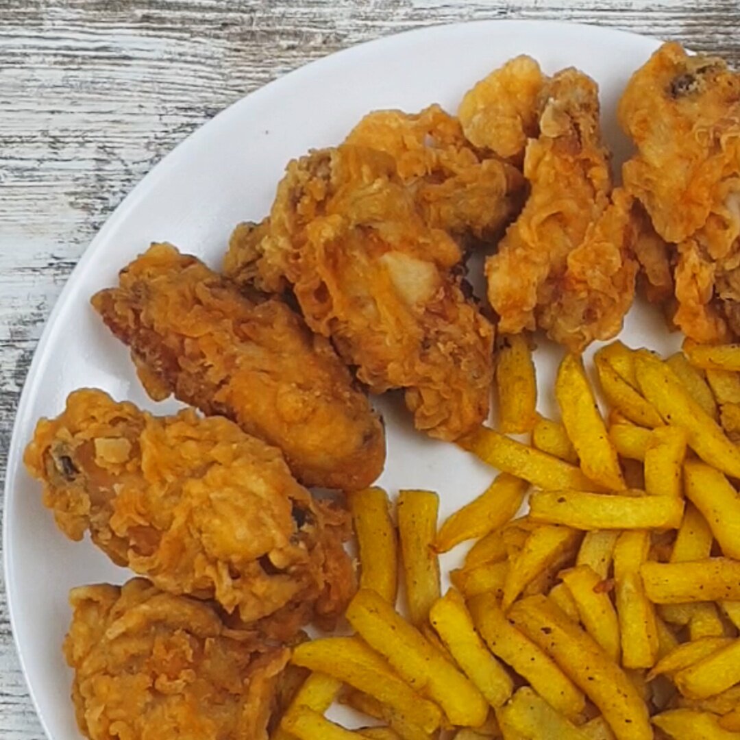 Крылышки kfc в духовке. Куриные Крылья КФС. Курочка крылышки КФС. Курица крылышки КФС. Крыло курицы КФС.