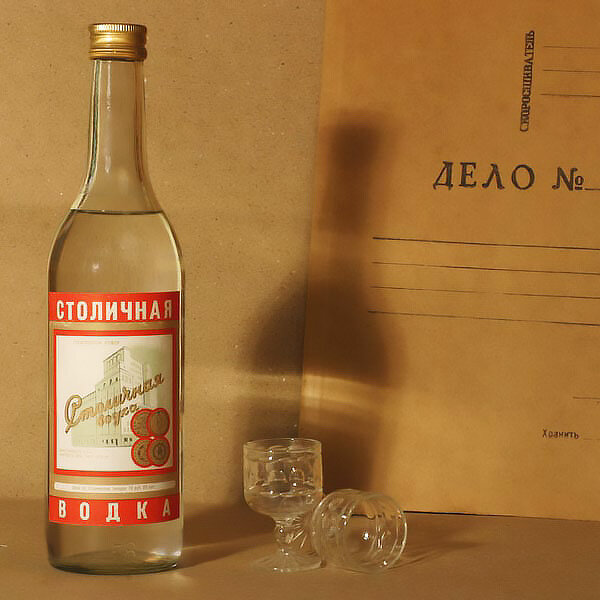 Столичная водка 1983 года. Дегустация советской водки из бабушкиных запасов