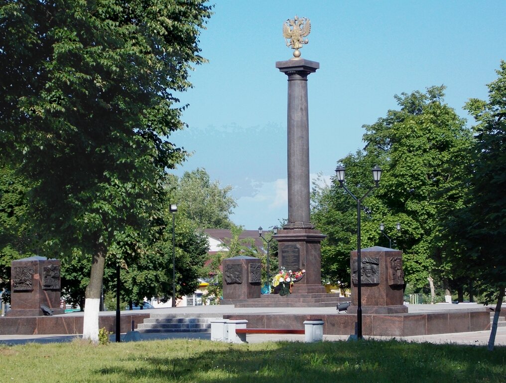 СТЕЛА ВОИНСКОЙ СЛАВЫ Стела «Город Луга — город воинской славы» установлена 9 мая 2010 года в сквере напротив железнодорожного вокзала «Луга I».