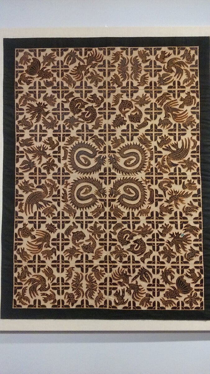 Свадебное покрывало. Работа неизвестного автора народности Хмонг, Юго-Западный Китай. Материал -хлопок. Фото автора статьи The ЖурнальчиК 