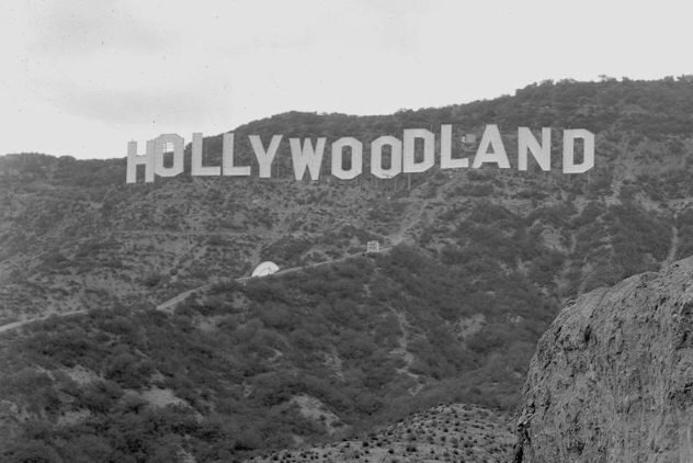 В 1923 году застройщики представили миру Hollywoodland - место, где можно было купить роскошную и недорогую недвижимость
