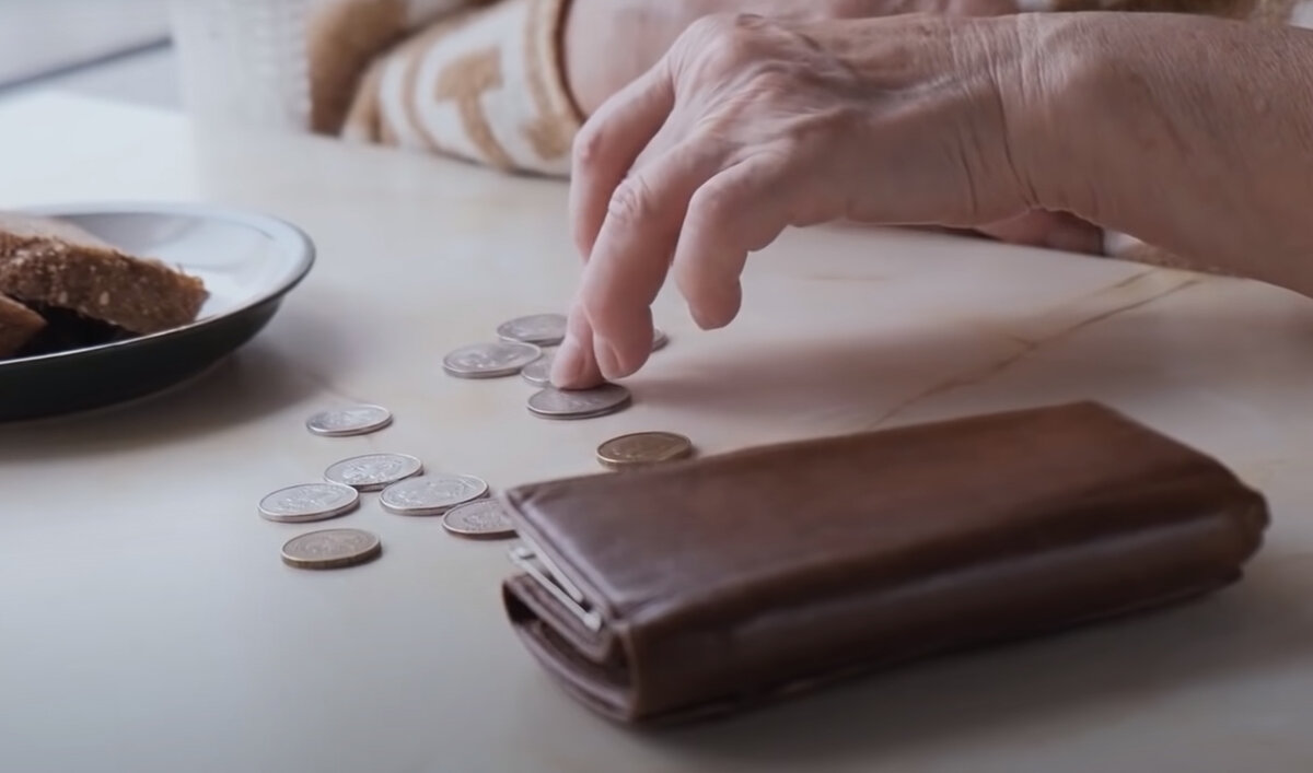 Копить тяжело, но это залог безопасности вашего финансового положения.