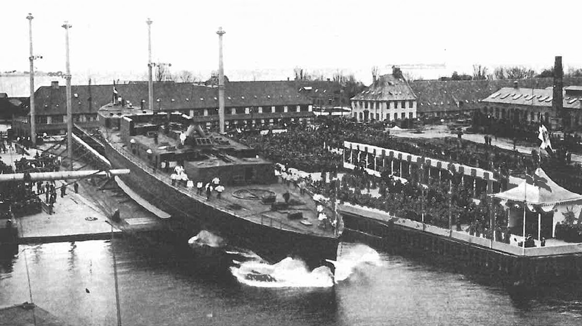  Ольферт Фишер Спуск на воду.                                                                         