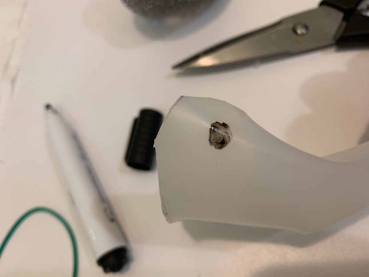 Фото сделано автором (наметила отверстия)