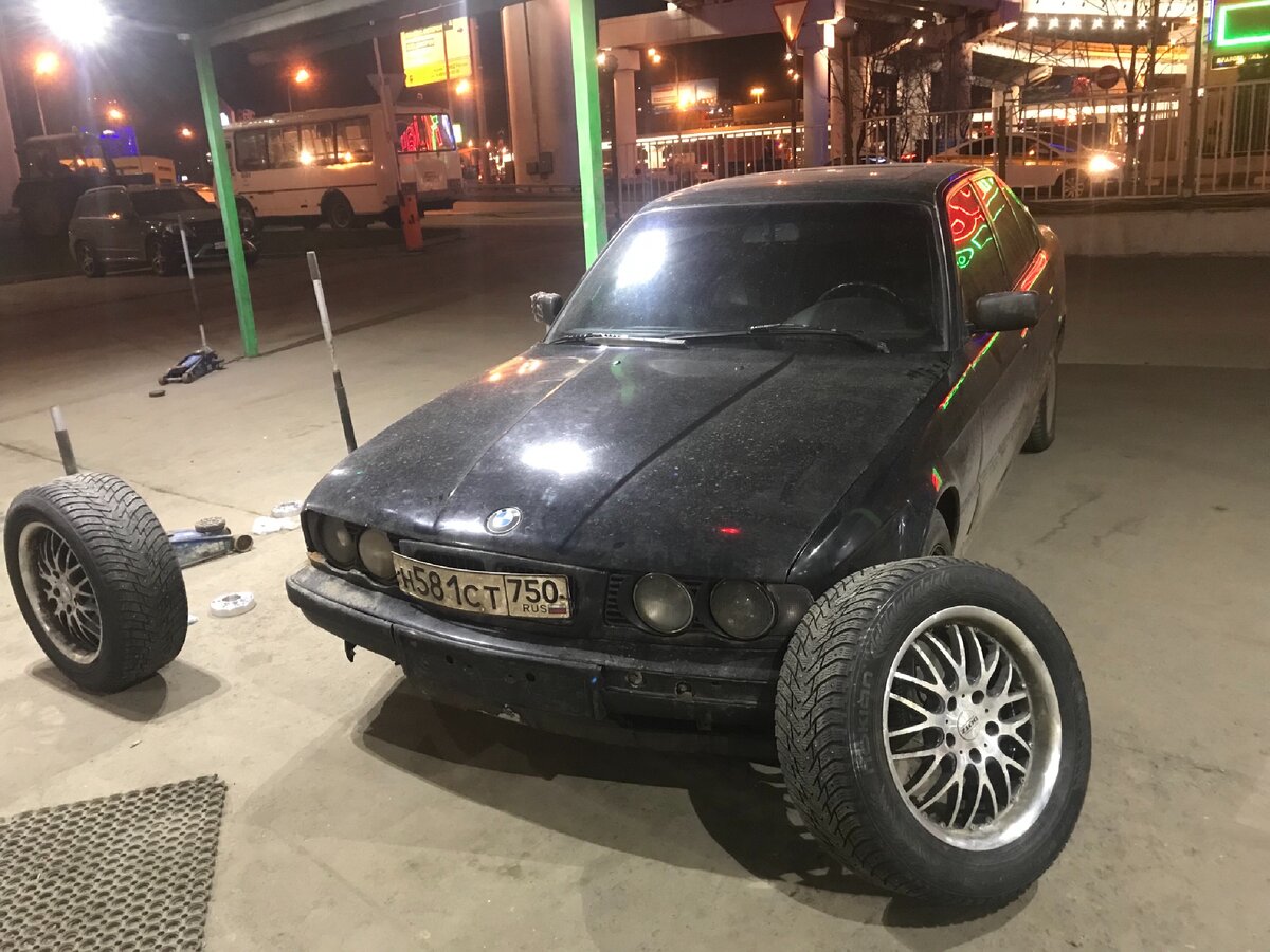 Почему номер на решетке? Это спойлер к следующей истории. Следите