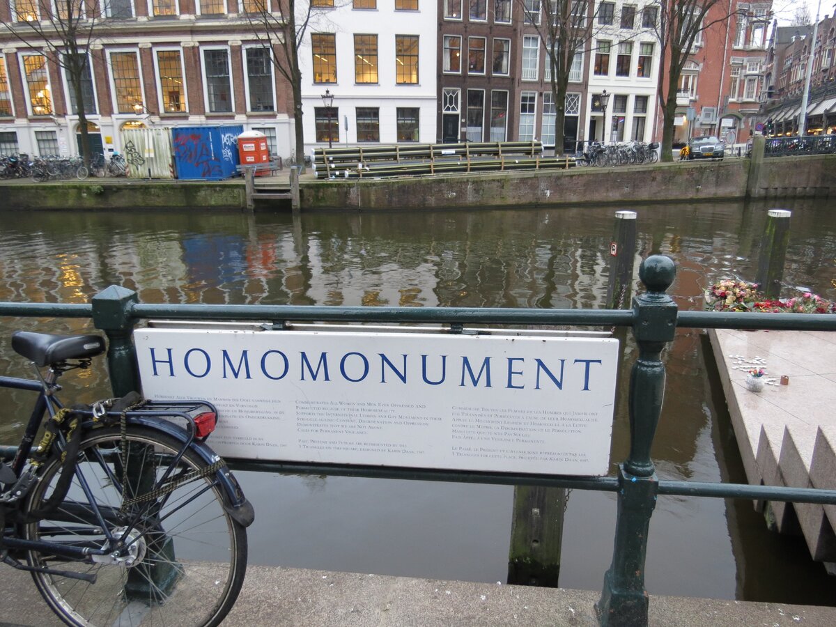 Табличка рядом с мемориалом, фото автора