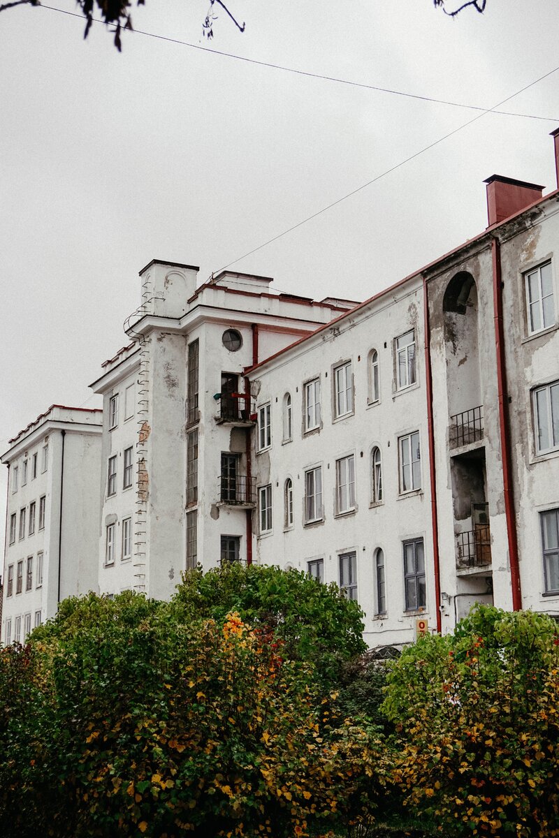 В Карелии нужно смотреть не города, а природу. Но Сортавала тот город, где стоит посмотреть финскую архитектуру.