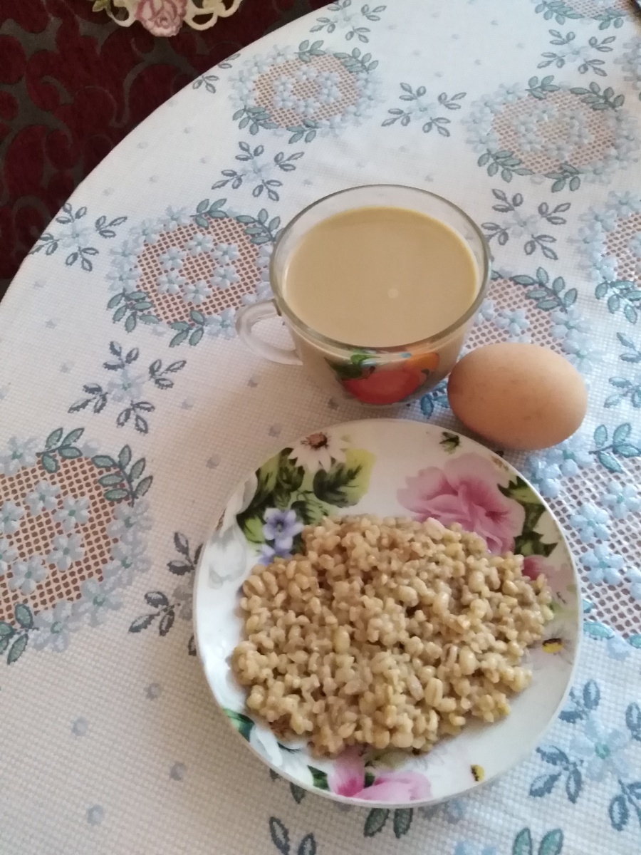 Кофе .яйцо вареное,каша из крупы булгур.