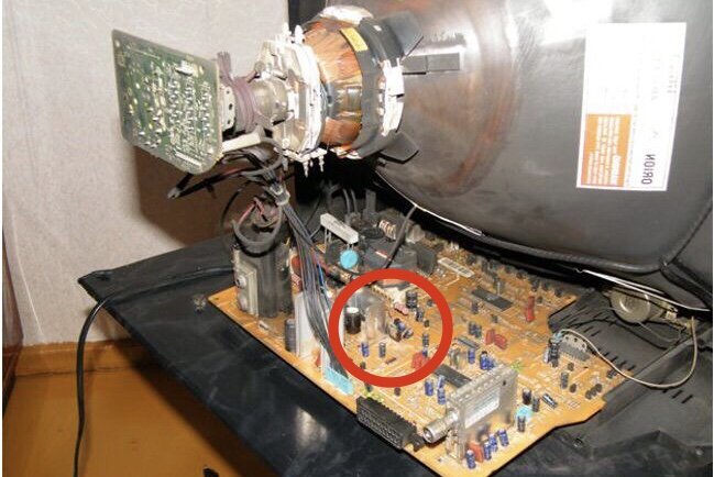 Старенький телевизор