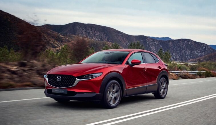 мазда сх30 2021, передняя и боковая часть, источник mazda.ru