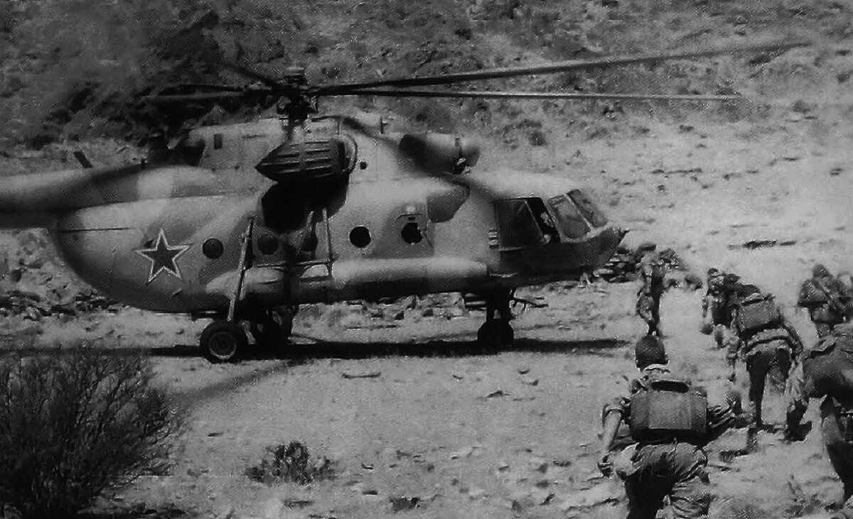 Десантура в горах Афгана, задание выполнено. Эвакуация взвода. Фото из открытых источников.