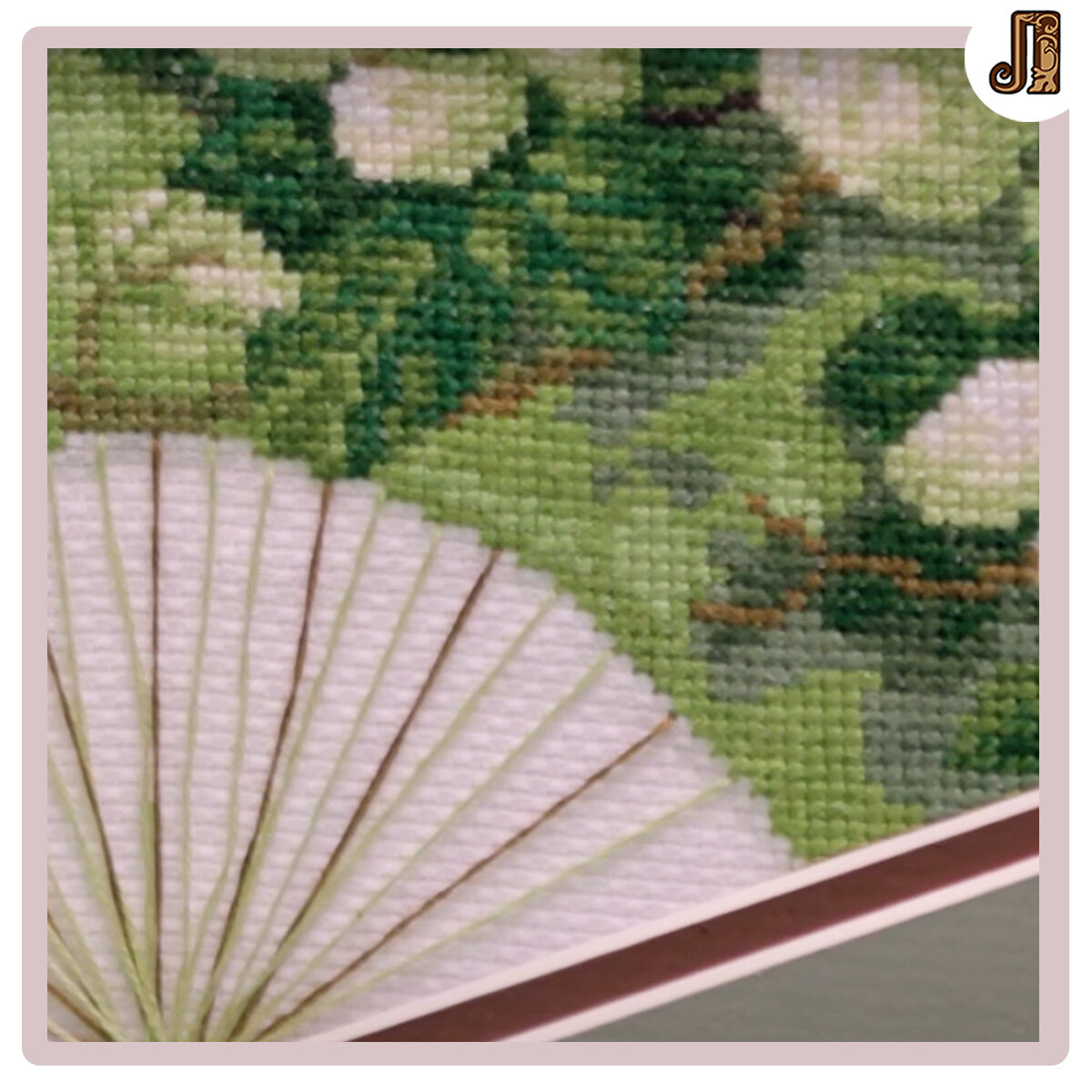 Татьяна Викторовна отмечает, что сложно было выделить одну композицию из-за  ниточек, которые нужно было натянуть строго в виде веера...