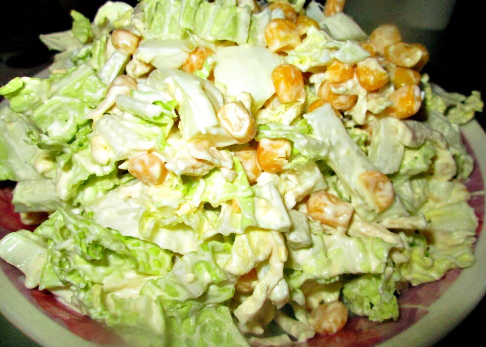 Салат из пекинской капусты с яблоками.