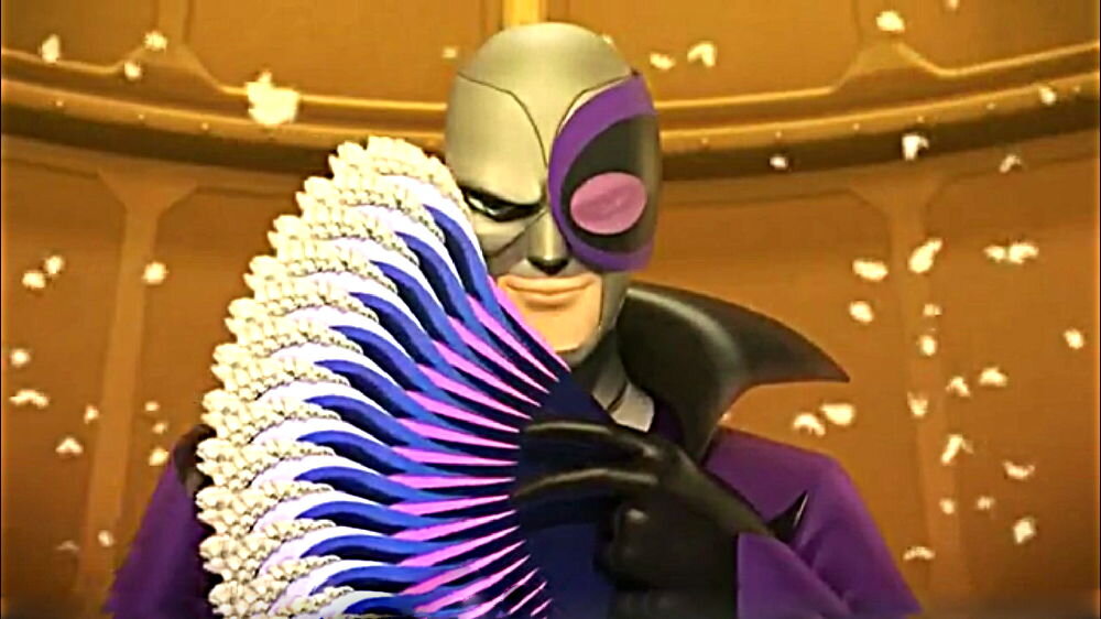 Он обзавёлся частью очков-маски и веером павлина