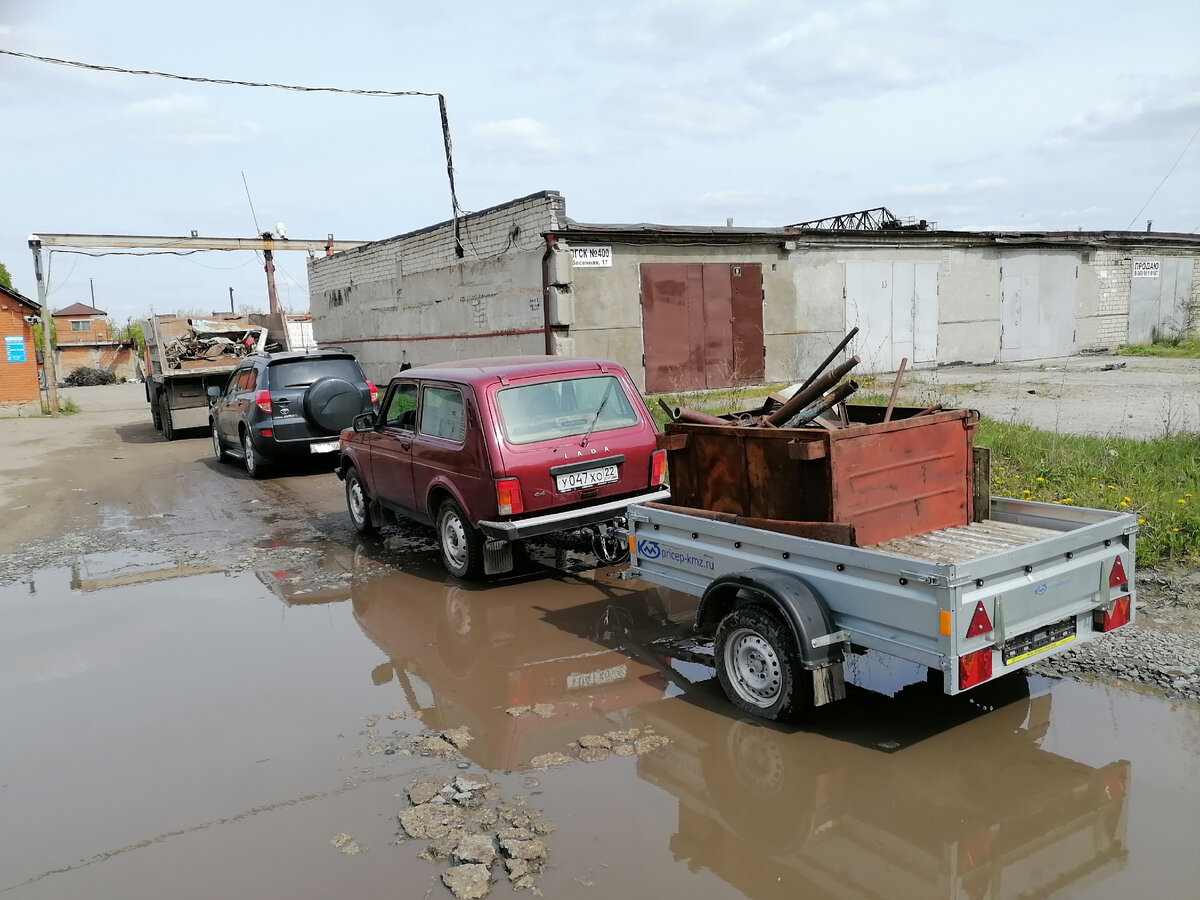 Рекордная доставка. Обратите внимание на паркетник впереди.