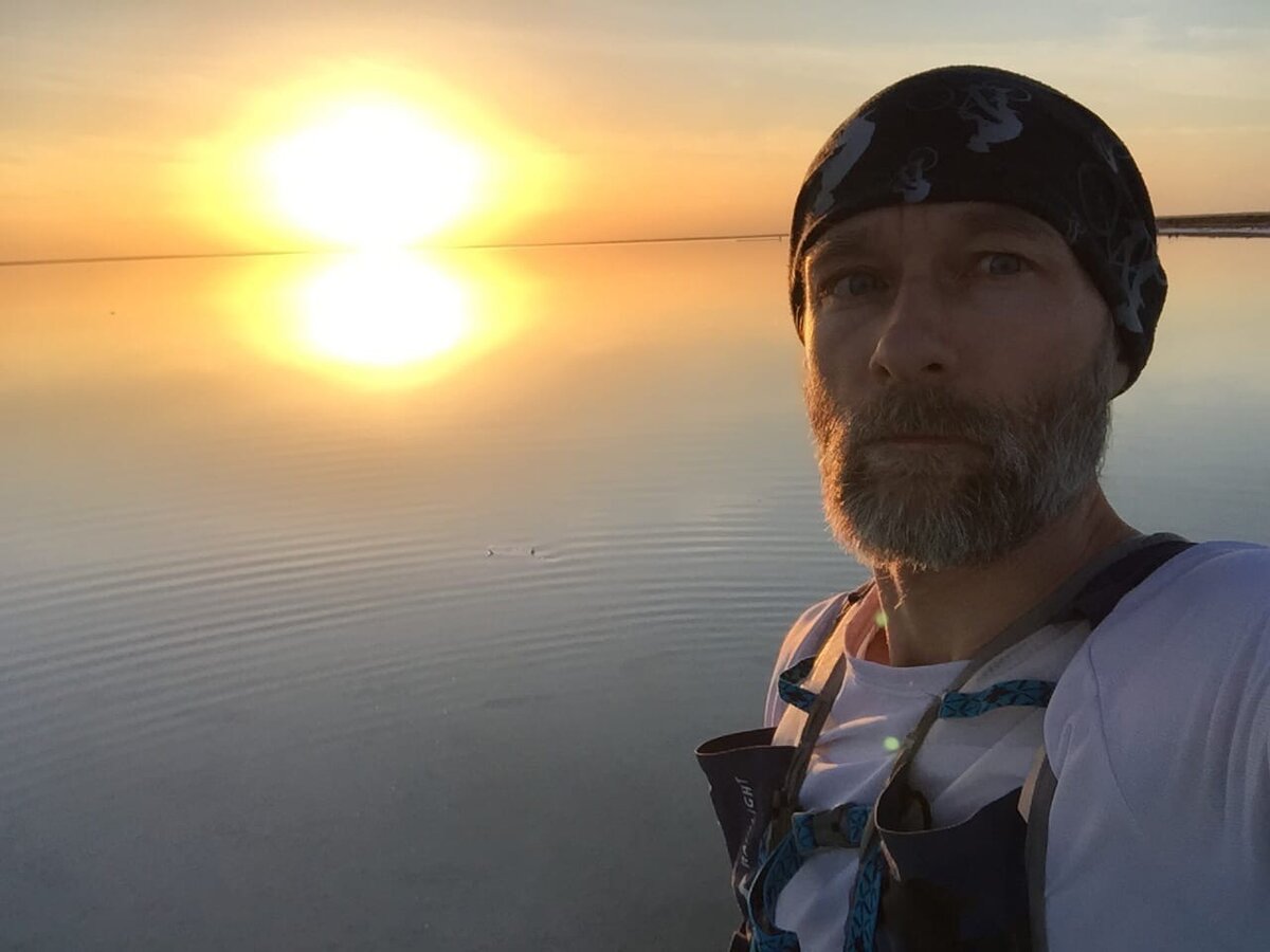 Сергей Панченко на берегу озера Эльтон 