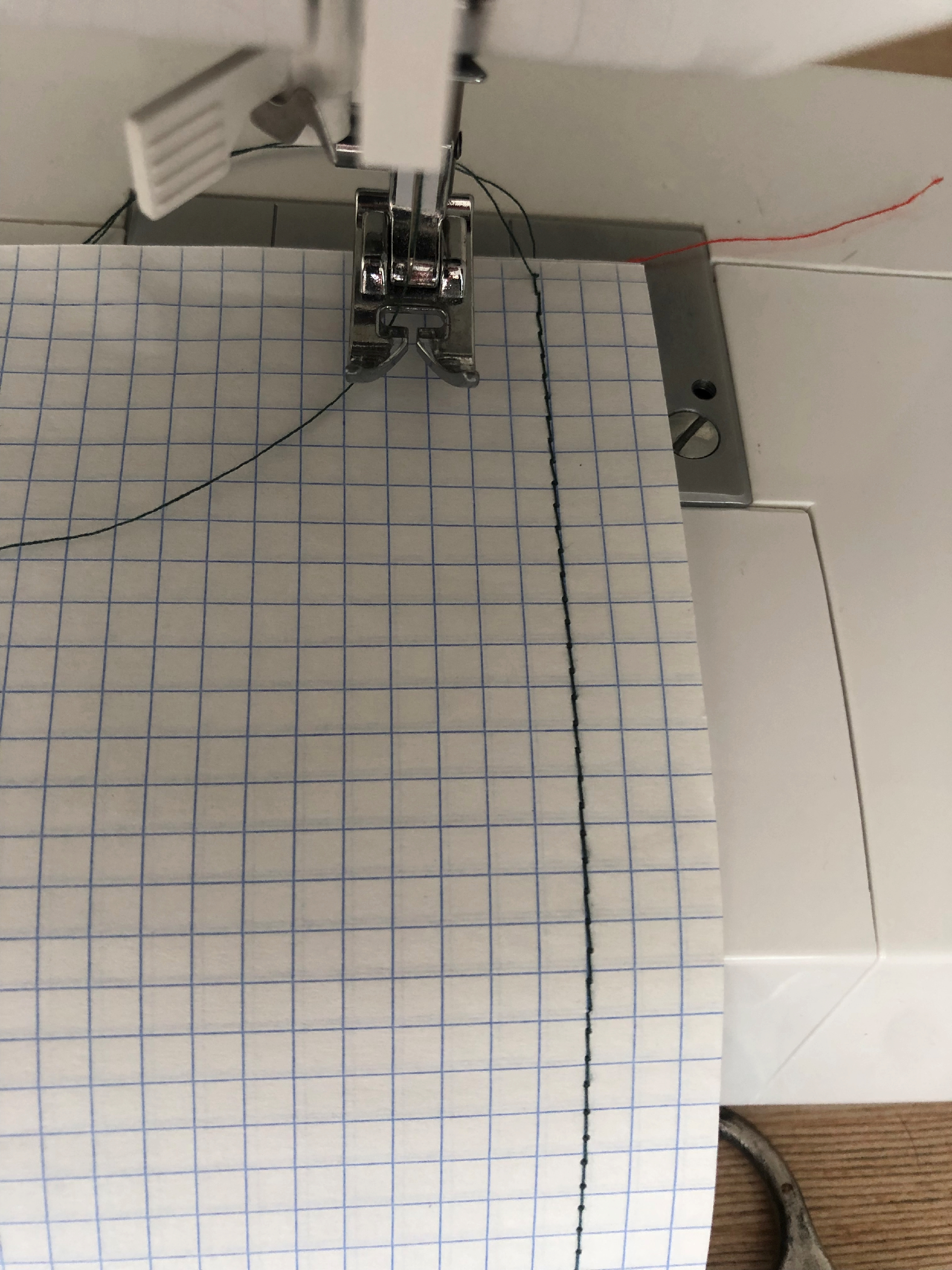 Как научиться делать ровные строчки на швейной машинке? Швейные лайфхаки