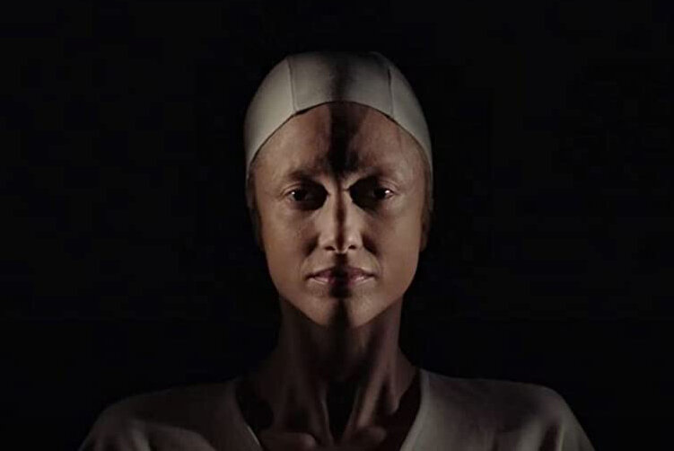 Кадр из фильма Possessor. Режиссер: Брэндон Кроненберг. Оператор: Карим Хуссэйн. Производство: Particular Crowd, Rhombus Media, Rook Films. Прокат: MEGOGO Distribution