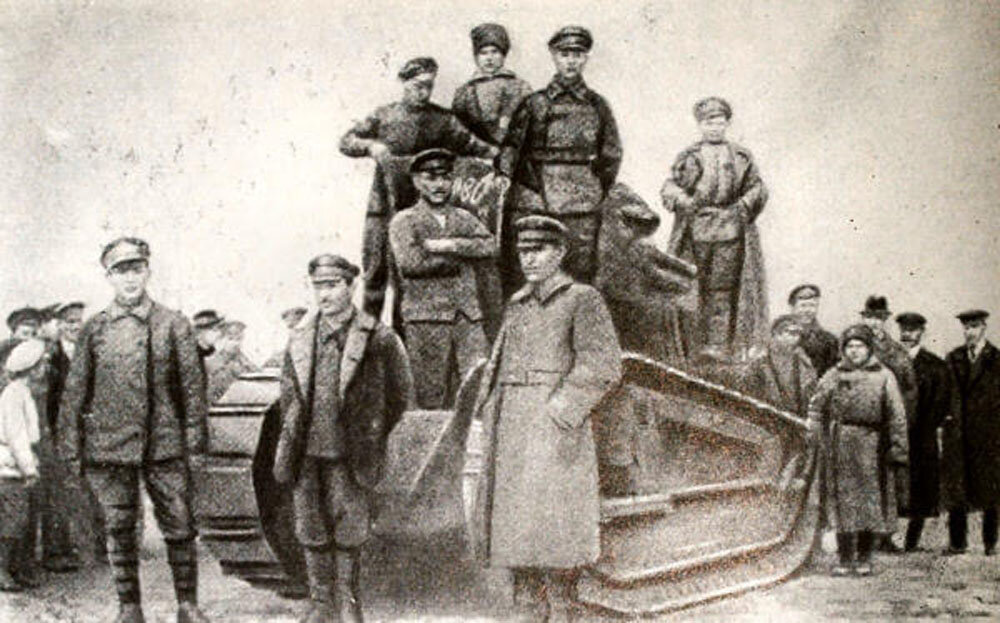 Французский танк, захваченный у станции Березовка. Фотография 1919 года.