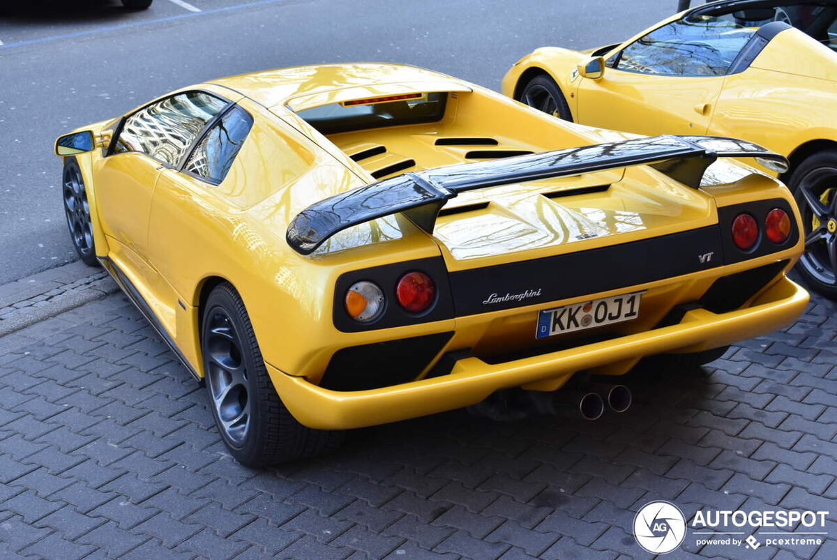 Наверно у каждого ребенка 90-х начала 2000-х в комнате висел постер с этим итальянским жеребцом. 