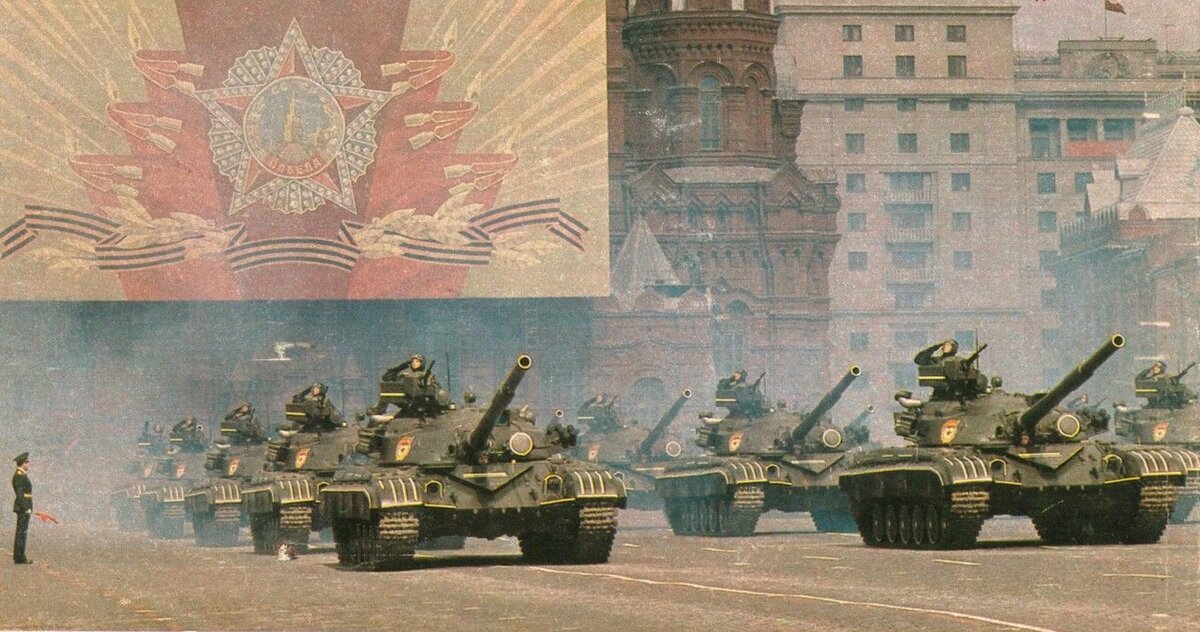 Т-72 на параде. Источник фото: https://id.pinterest.com/pin/582019951821061361/
