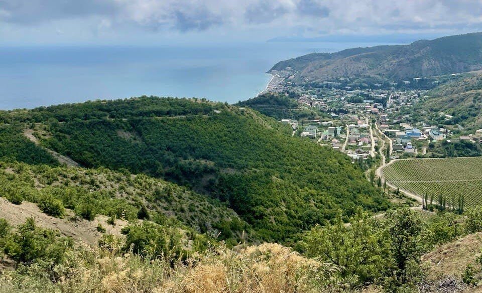 Чтобы читать было интереснее, мы добавили в статью фотографии из поездки в Крым в 2021 году