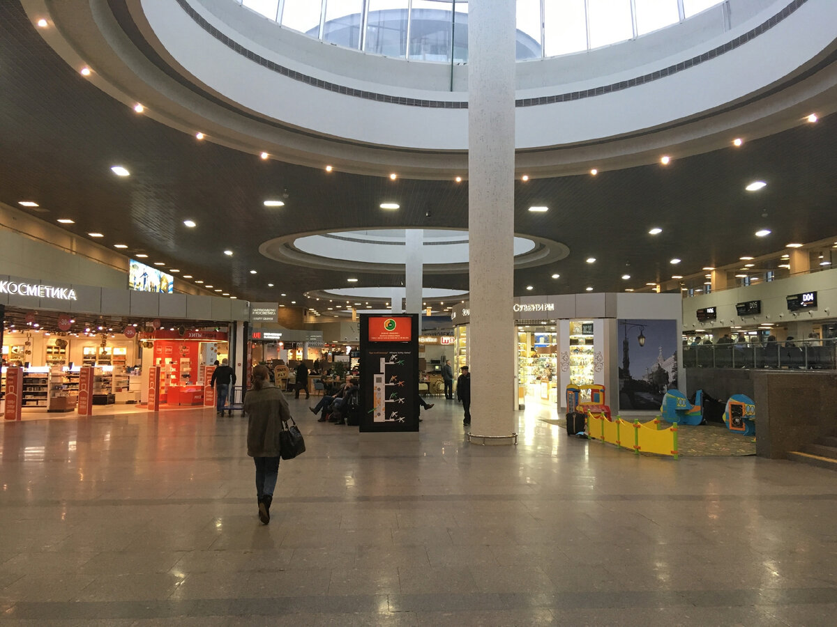 Зал вылета внутренних рейсов в ноябре 2017 года