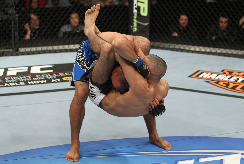 ММА. Фото с айта https://www.mmamania.com/2011/11/7/2543612/ufc-138-results-chris-leben-vs-mark-munoz-event-photos-gallery-from