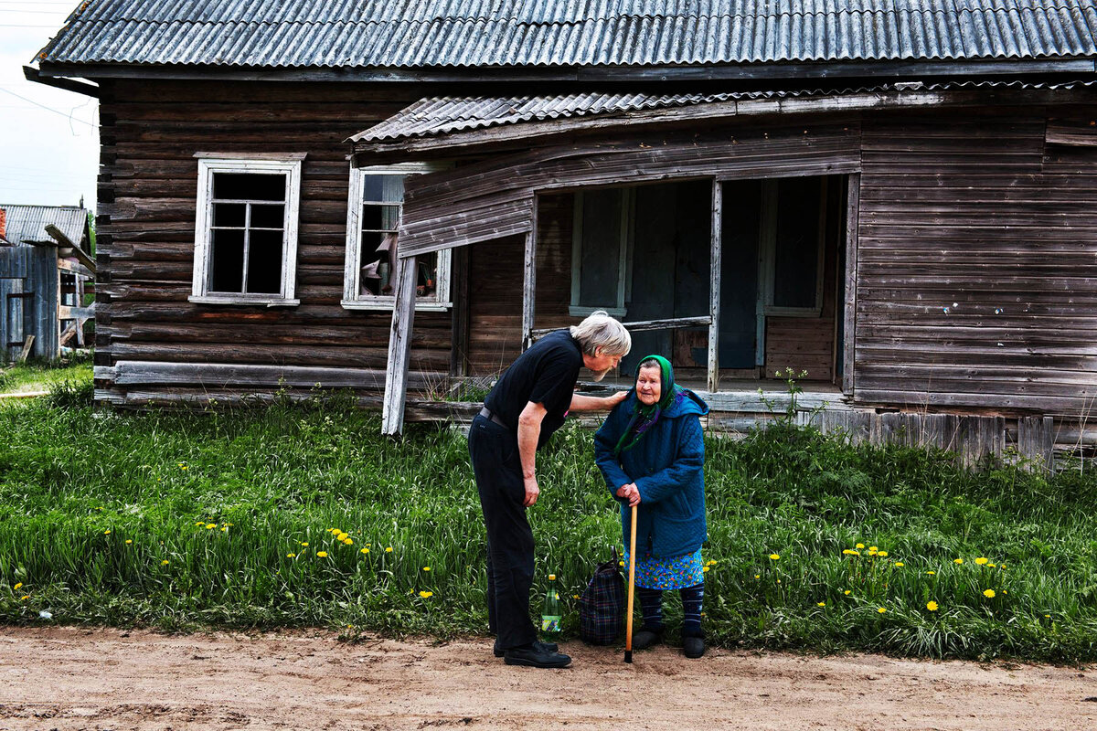 Село и люди. Люди в деревне. Бедная деревня. Нищие деревни.