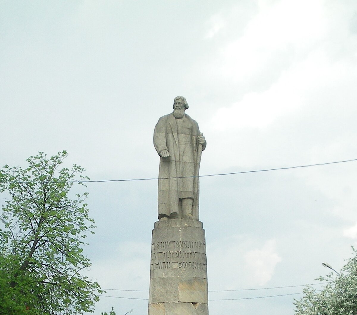 Памятник ивану сусанину в костроме фото