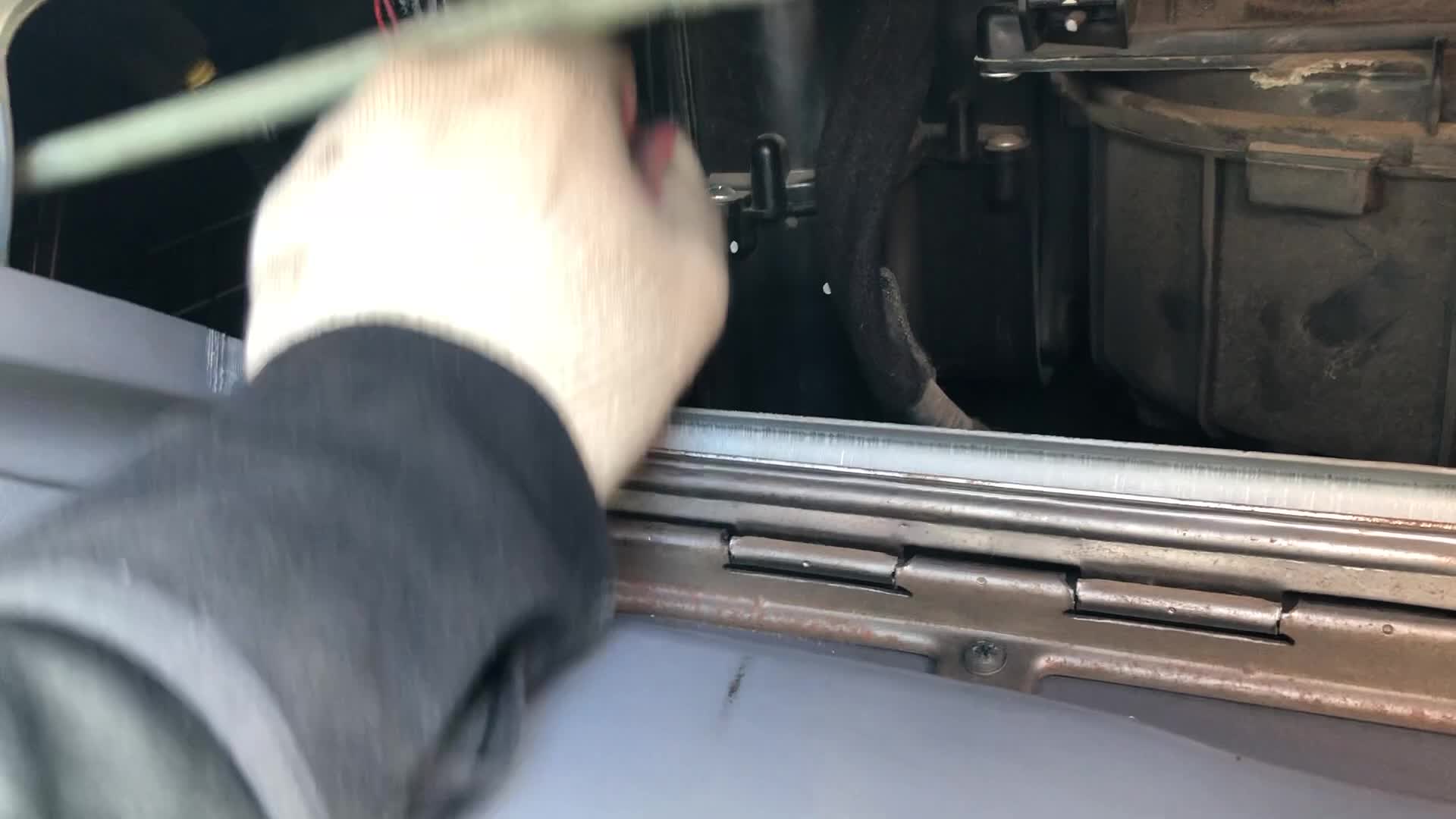 Полное извлечение перчаточного ящика