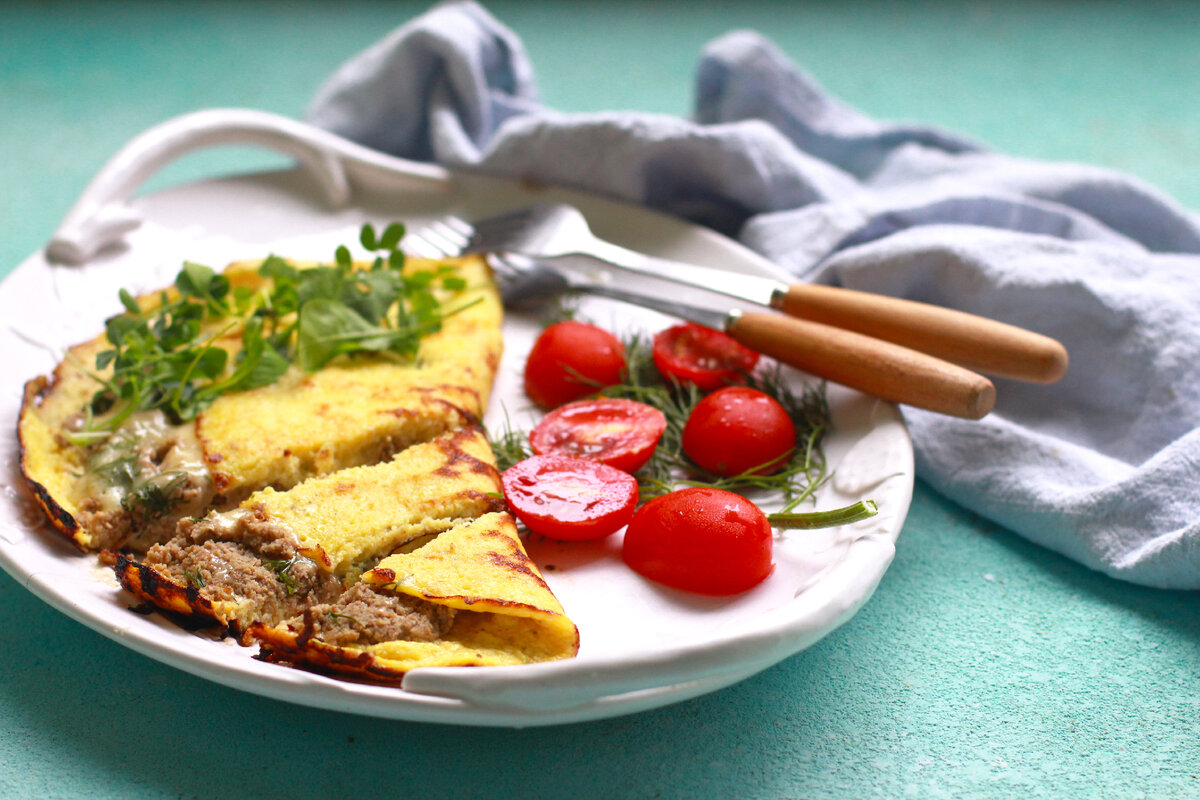 В воскресенье можно себе позволить чуть больше: капустный омлет с фаршем и сыром от Елены Некрасовой. Рецепт уже здесь: https://t.me/urbanistka_vl