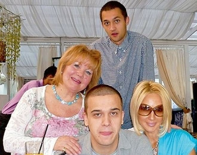 Жан Ленюк с семьёй