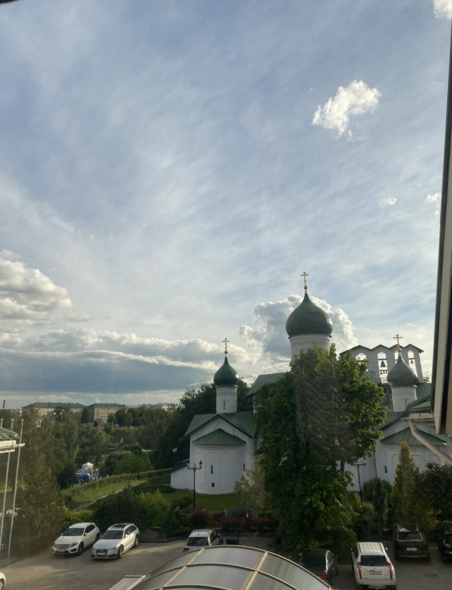 Фотография автора. Вид из окна гостиницы. Парк с левой стороны