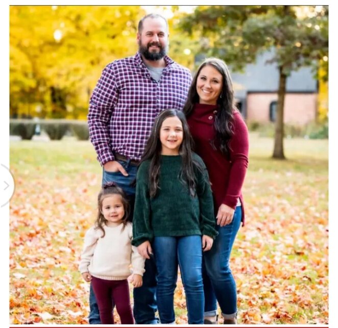 Коди и Эшли Саммерс и их дочери Бруклин и Бринли 