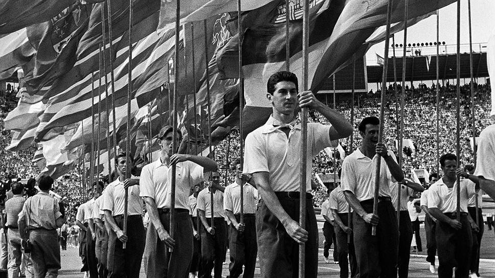    1957 год. В Москве завершился VI Всемирный фестиваль молодежи и студентов