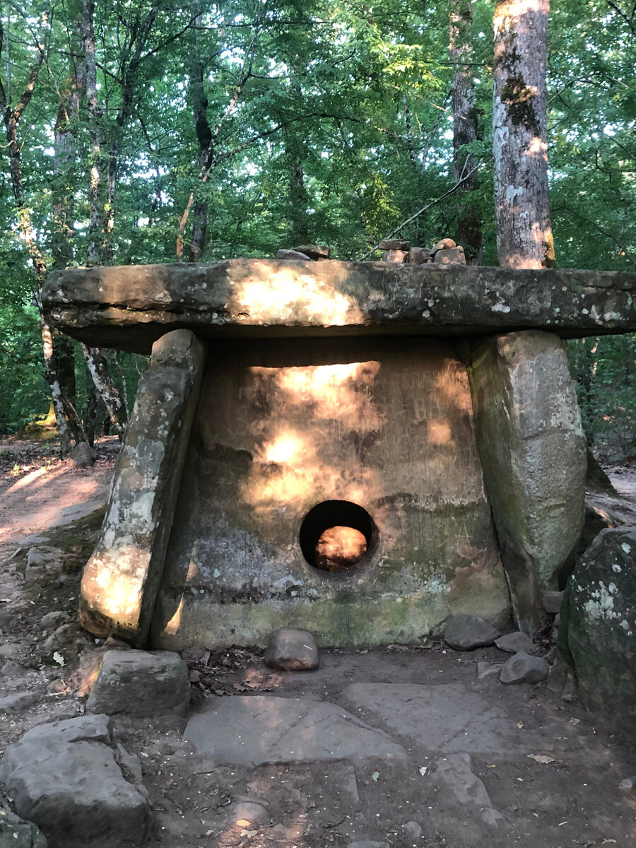 Дольмен долины р.Пшада.