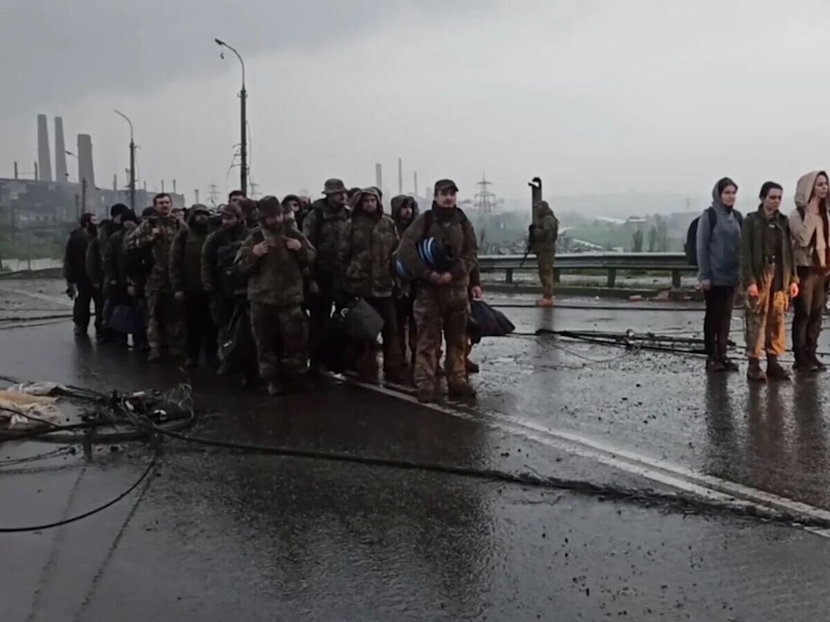    Продолжается выход пленных украинских боевиков с "Азовстали"© РИА Новости / Министерство обороны России