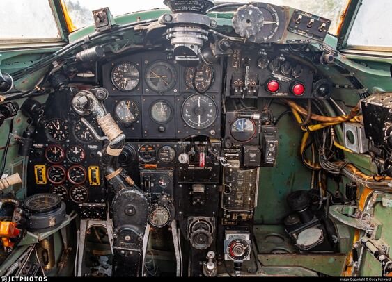 Этот De Havilland Mosquito не оставлял Гитлера в покое. История британского бомбардировщика. Часть 1. кабина