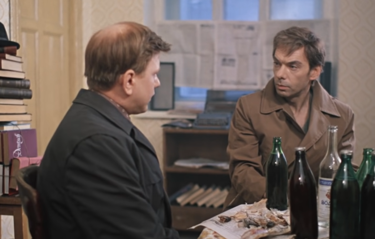 Везде лежат книги