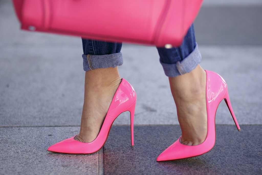 Розовые туфли есть