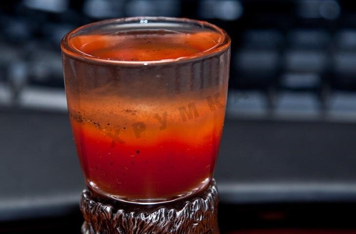 Кровавая Мэри с четкими слоями
