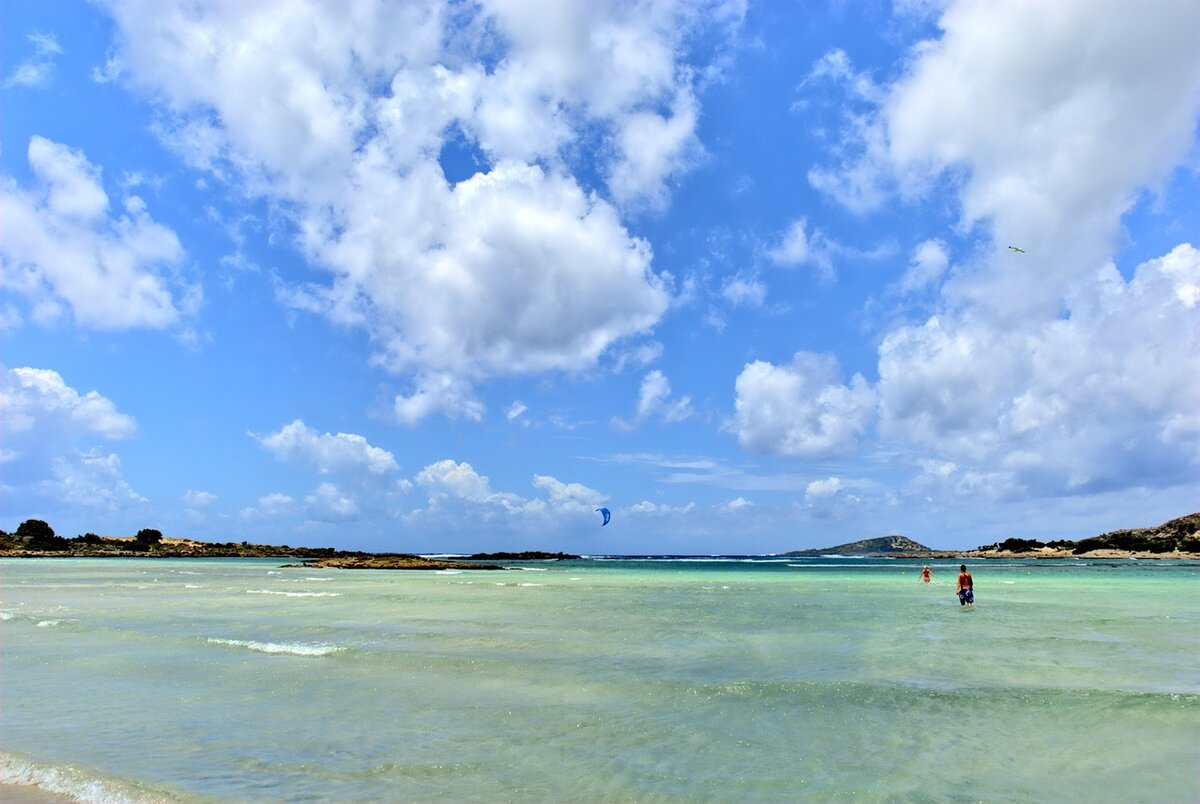 Неглубокое море. Элафониси. Пляж Элафониси. Creta Elafonissi Beach August.