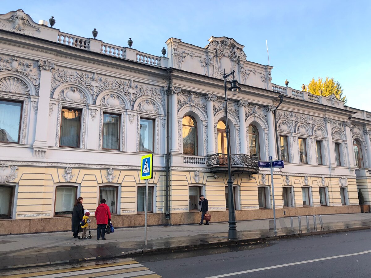 Пречистенка улица дома. Особняк Ушкова на Пречистенке в Москве. Усадьба Ермолова на Пречистенке. Ул Пречистенка 20 Москва. Особняк Айседоры Дункан на Пречистенке.