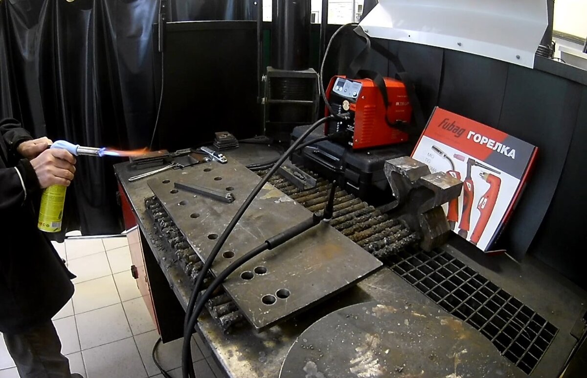 прогрев металла. горелка газовая для правки металла. термообработка стыков трубопроводов после сварки. газопламенное напыление с оплавлением. кольцевая горелка для подогрева стыков труб.